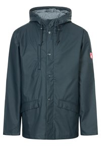 Giacca impermeabile di un blu navy scuro con cappuccio, chiusura con bottoni, due tasche frontali e foderatura interna a righe. Presenta cordini regolabili.