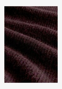 Unselected, burgundy red navy blue