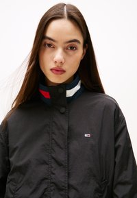 Tommy Jeans ESSENTIAL  - Sommerjakke - black