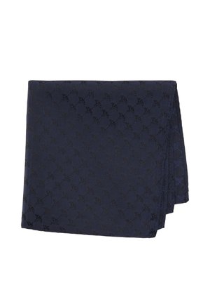 Marineblauwe opgevouwen sjaal met een subtiel bloemrijk jacquardmotief op een witte achtergrond.