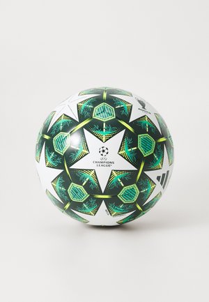 Pallone da calcio con un motivo esagonale, principalmente bianco e verde, caratterizzato dal logo della Champions League e una superficie texture.