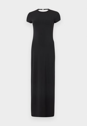 Robe maxi noire à manches courtes avec encolure ronde et petite ouverture en forme de goutte d'eau dans le dos, présentée sur un fond clair uni.