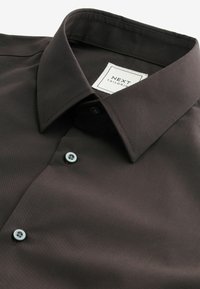 Next REGULAR FIT SINGLE CUFF - Camisa elegante - chocolate brown