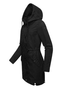 Parka noire avec capuche à cordon de serrage, taille élastique, deux poches avant et fermetures à boutons. Fabriquée à partir d'un tissu durable et texturé.