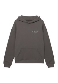 Grijze hoodie gemaakt van zachte stof. Voorzien van een kangoeroezak en een wit logo op de borst. Mouwen en zoom zijn geribbeld.