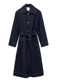 Manteau trench en denim foncé avec un col, fermeture à boutons et ceinture à nouer à la taille. Dispose de poches latérales et de coutures contrastées.