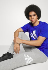 adidas Sportswear Apdrukāts T-krekls - semi lucid blue
