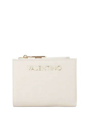 Portafoglio in pelle bianca con texture liscia, dotato di una cerniera dorata e logo in rilievo sul davanti. Forma rettangolare compatta.