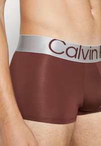 Calvin Klein Underwear LOW RISE TRUNK 3 PACK CKR STEEL MICRO - Apakšbikses - rum raisin/dusky green/arctic