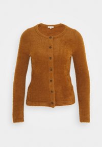 Brun fluffig cardigan i mjukt material, med rund halsringning, långa ärmar och knappar framtill för stängning.