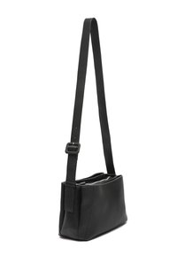 Borsa a tracolla nera in pelle con tracolla regolabile, forma rettangolare, texture liscia, chiusura con zip e design minimalista.
