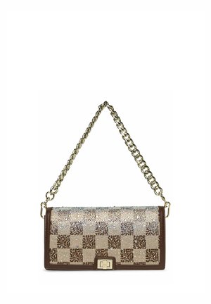 Rechteckige braun-beige karierte Clutch mit goldener Kette und funkelnden Strasssteinen auf der Klappe.