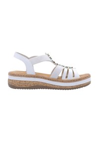 Sandali wedge bianchi con suola in sughero, dotati di molteplici cinghie ritagliate e perline decorative in verde e rosso sulla parte anteriore.