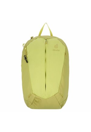 Deuter rugzak in lichtgroene stof. Voorzien van een soepele voorkant met rits, een handvat aan de bovenkant en zijcompressiebanden voor een verstelbare vorm.