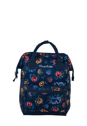 Sac à dos floral bleu marine avec un extérieur en tissu, ornée de motifs floraux colorés, compartiments zippés et deux poignées supérieures pour le transport.