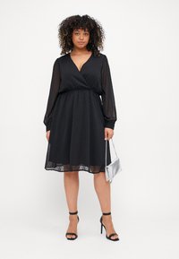 ONLY Carmakoma CARYELIS V NECK DOBBY DRESS - Dnevna haljina - black
