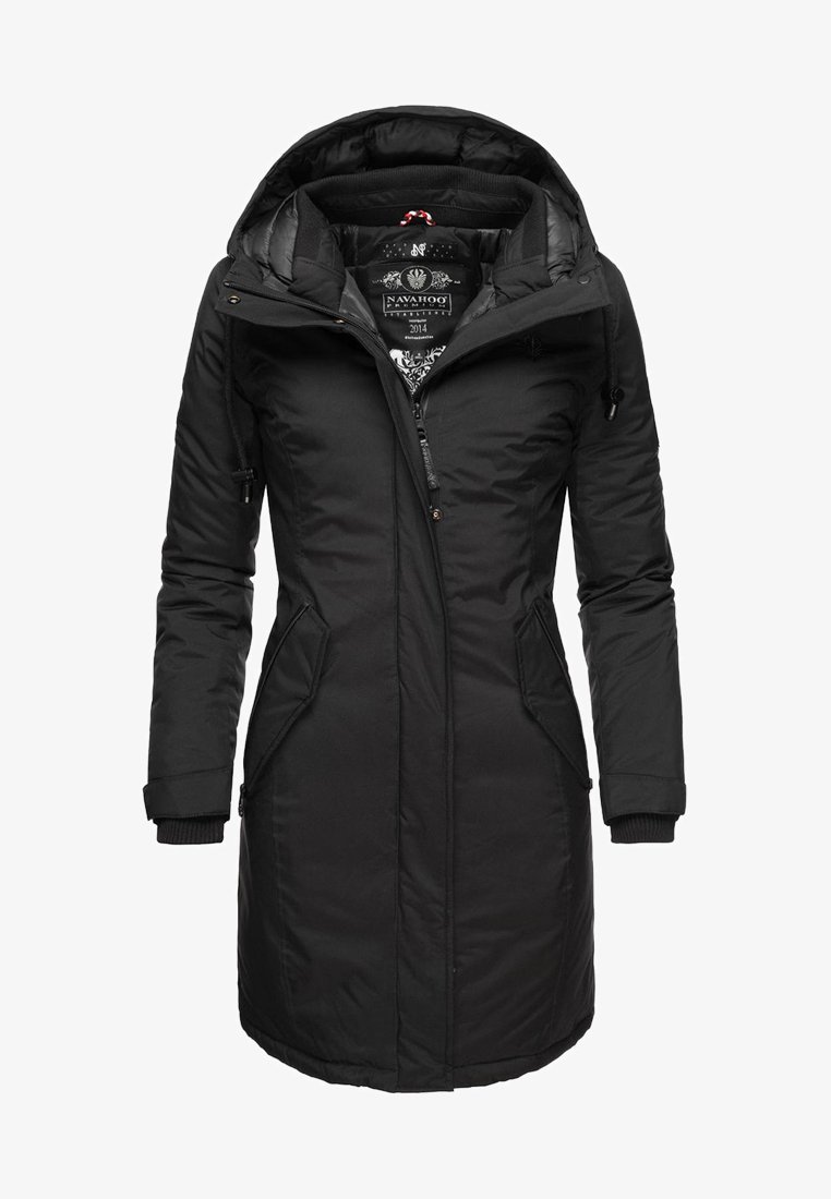 Zwarte lange parka jas met capuchon, ritssluiting aan de voorkant en twee zijzakken. Voorzien van ribgebreide manchetten en een gladde buitenlaag. Geïsoleerde voering.