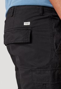 Jack & Jones JPSTCOLE JJCAMPAIGN  - Shorts - black