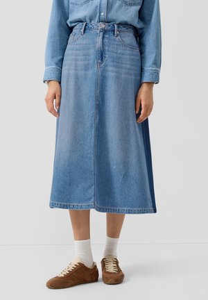 - Spódnica trapezowa