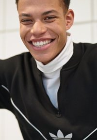 adidas Originals ADICOLOR SEASONAL ARCHIVE HALF-ZIP - Sportinis megztinis - black/white