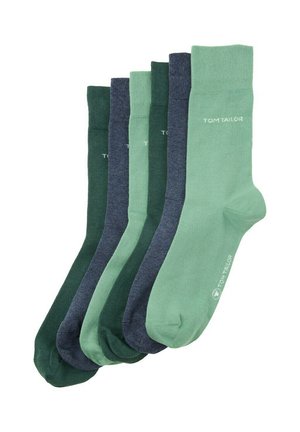 Sechs Paar Socken in verschiedenen Grüntönen und Marineblau, mit einer glatten Textur und gerippten Bündchen, gekennzeichnet mit "TOM TAILOR."