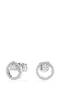 Boucles d'oreilles clous en argent avec un design circulaire, ornées d'une étincelle centrale et entourées de petites pierres claires pour un détail supplémentaire.