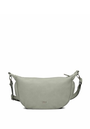 Sac bandoulière en forme de croissant de couleur gris clair avec une bandoulière ajustable et une fermeture éclair, présentant un petit détail de logo métallique à l'avant.