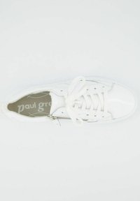 Weiße Leder Sneaker mit glatter Textur, runder Spitze und Schnürdesign. Verfügt über einen seitlichen Reißverschluss und eine hellgraue Innensohle mit Markenname.