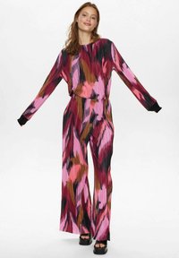 Nümph Jumpsuit - beet red