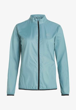 Jasnoniebieska kurtka przeciwdeszczowa wykonana z lekkiego materiału. Posiada wysoki kołnierz, zamek błyskawiczny na całej długości oraz czarne akcenty wzdłuż zamka i mankietów.