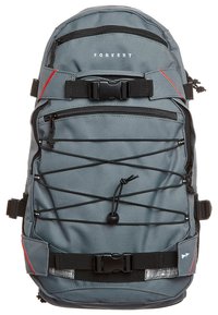 Grau Stoff-Rucksack mit mehreren Reißverschlusstaschen, elastischem Schnurdesign, verstellbaren Trägern und kontrastierenden roten Akzenten. Verfügt über eine große Schnalle.