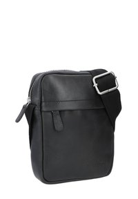 Borsa a tracolla in pelle nera con texture liscia, chiusura con zip, tracolla in tessuto regolabile e tasca frontale con dettagli di cucitura sottile.