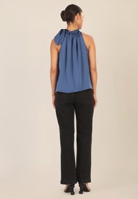 Apart - Top