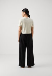 ONLY Petite ONLLUANA TEE - Marškinėliai su spaudiniu - bone white