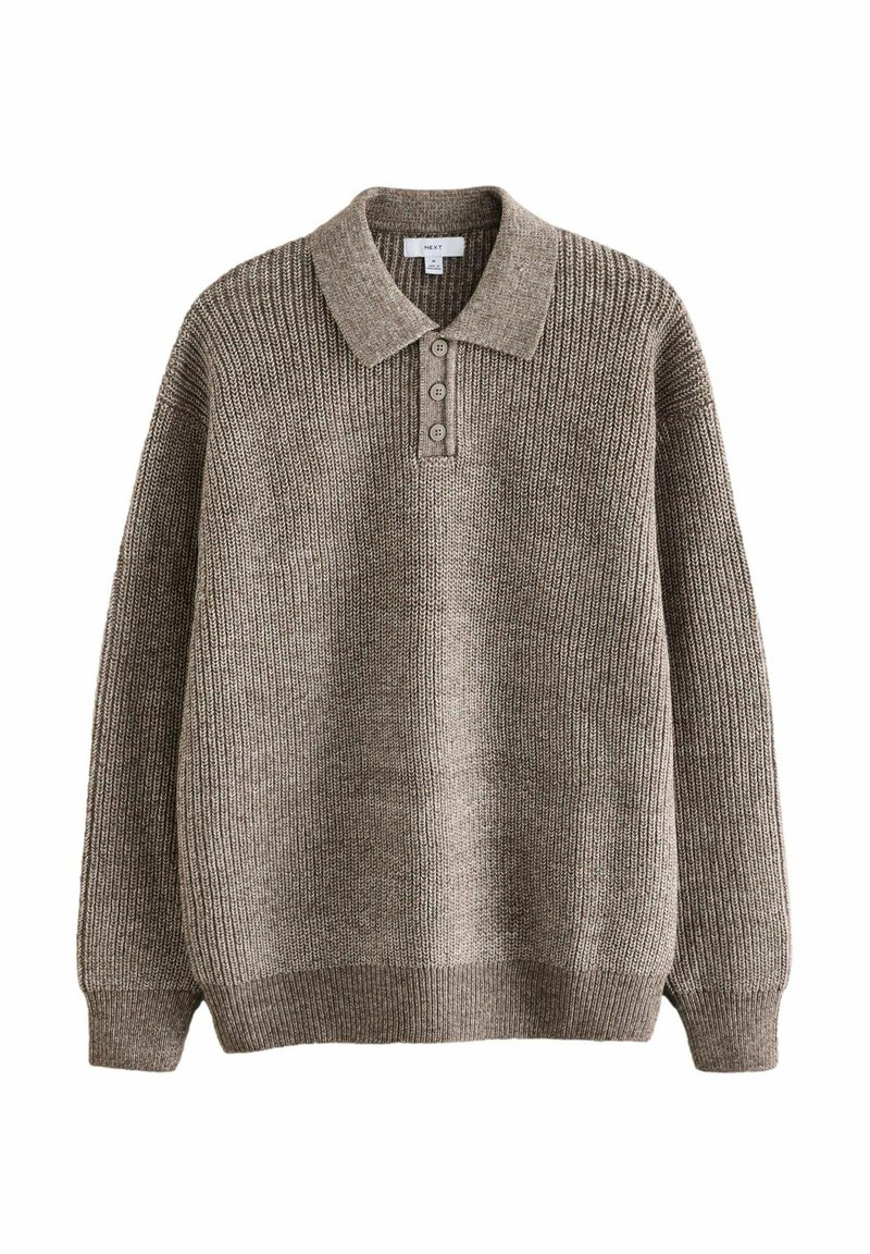 Pull-over en tricot marron avec un col, patte de boutonnage à trois boutons, poignets côtelés et ourlet, présentant un motif texturé.
