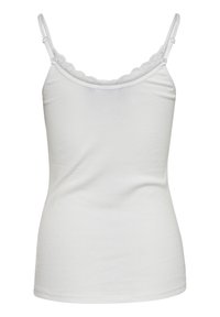 Top blanco de tirantes finos ajustables, con un borde de encaje festoneado en el escote, hecho de una suave tela de algodón, con silueta ajustada.