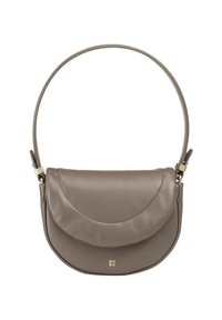 Taupe leren crossbody tas met ronde klep, dunne verstelbare schouderband en klein gouden logo in het midden aan de voorkant.