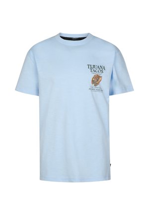 Lichtblauw T-shirt met losse pasvorm en de tekst "Tijuana Tacos" met een illustratie van een taco op het gebied van het linkerborstzakje.