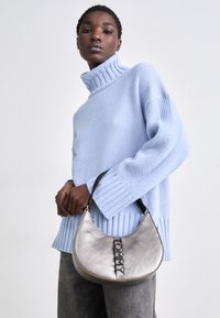 CITY BOLD SHOULDER  - Rankinė - pewter