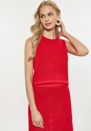 IZIA TANK - Strickpullover - rot