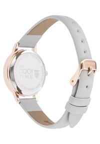 Runde Uhr mit einem Gehäuse aus roségoldfarbigem Edelstahl, grauem Lederarmband und einer glatten silbernen Rückseite mit eingravierten Details. Wasserdicht bis zu 3 ATM.