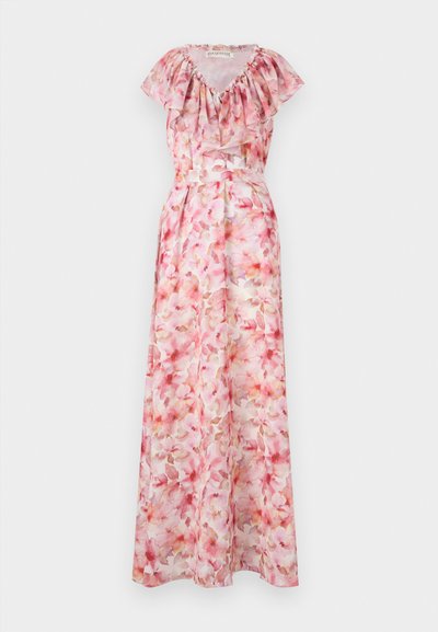 Vestido maxi floral en tonos rosas. Presenta un escote con volantes, mangas cortas y una cintura ajustada. Está hecho de una tela ligera y transparente.