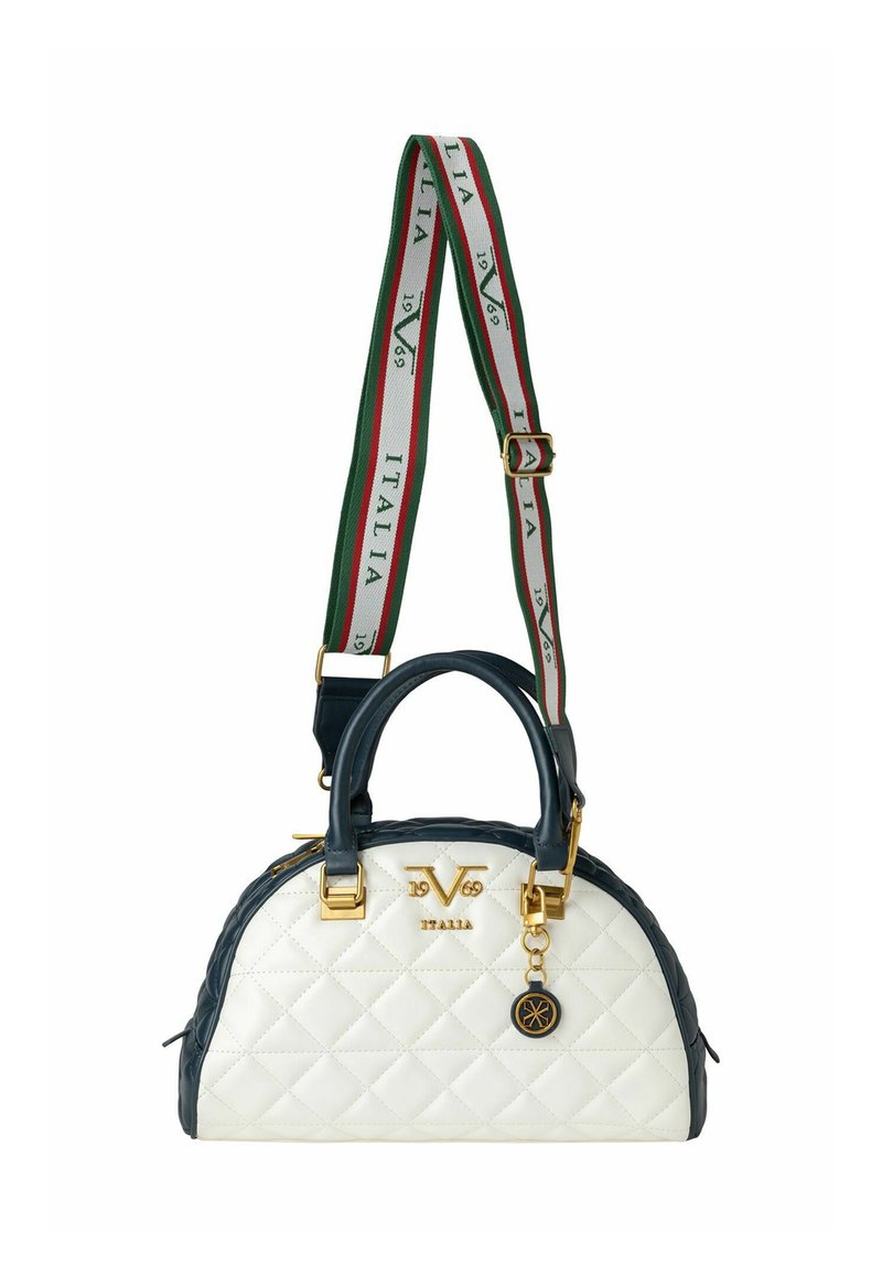 Gequiltete Handtasche aus weißem und navyblauem Leder, mit goldener Hardware, doppelten Griffen und einem abnehmbaren gestreiften Schulterriemen mit grünen und roten Akzenten.