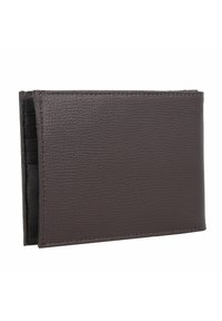 Billetera de cuero marrón con un acabado texturizado, diseño bifold, múltiples compartimentos para tarjetas y un sutil detalle de costura a lo largo de los bordes.