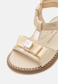 Tommy Hilfiger RIBA - Sandali - platinum