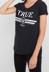 True Religion Triko s potiskem - black