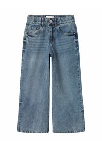 Světle modré široké džíny vyrobené z denimu. Mají zapínání na knoflík, pět kapes a kontrastní prošití pro zvýraznění detailů.