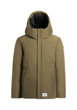 Olivengrønt jakke med høj krave og stor hætte, der har en glat overflade, lynlåslommer i siden og et mærke ved kanten.