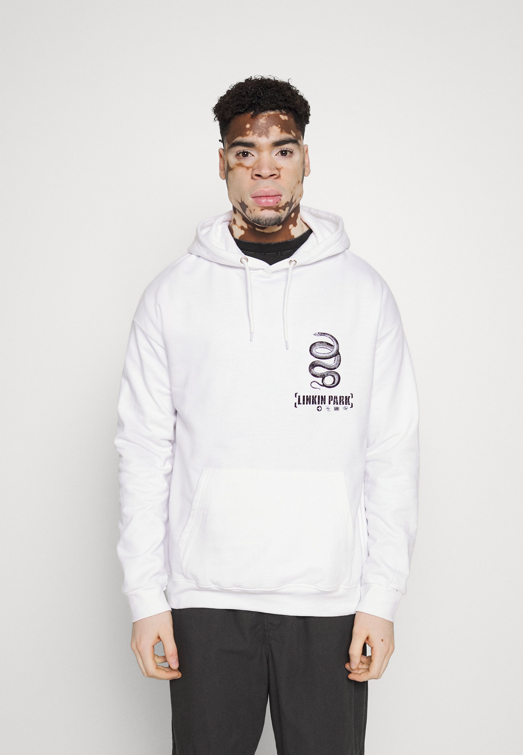 Pier One LINKIN PARK HOODIE UNISEX - Felpa con cappuccio - white/bianco -  Zalando.it