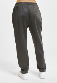 DEF DEFSHOP X EUROPEAN LEAGUE OF FOOTBALL PANTHERS WROCLAW JOGGINGHOSEN - Joggebukse - antracite